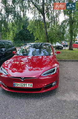 Лифтбек Tesla Model S 2017 в Львове