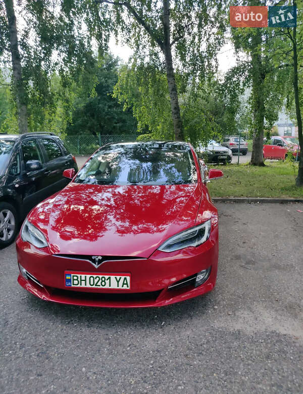 Лифтбек Tesla Model S 2017 в Львове