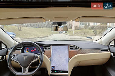 Лифтбек Tesla Model S 2017 в Львове
