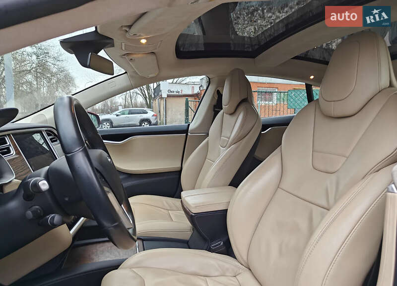 Лифтбек Tesla Model S 2017 в Львове