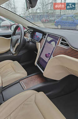 Лифтбек Tesla Model S 2017 в Львове