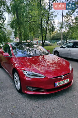 Лифтбек Tesla Model S 2017 в Львове