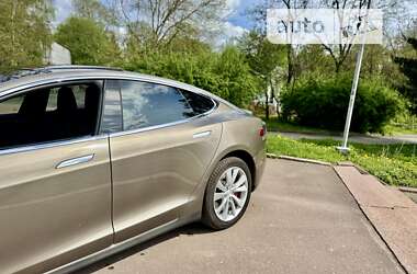 Ліфтбек Tesla Model S 2015 в Житомирі