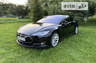 Лифтбек Tesla Model S 2016 в Черновцах