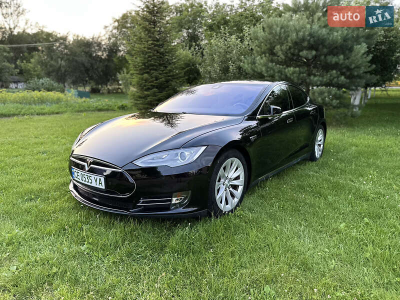 Лифтбек Tesla Model S 2016 в Черновцах