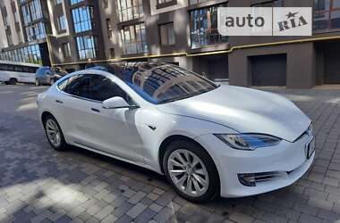 Лифтбек Tesla Model S 2016 в Ивано-Франковске