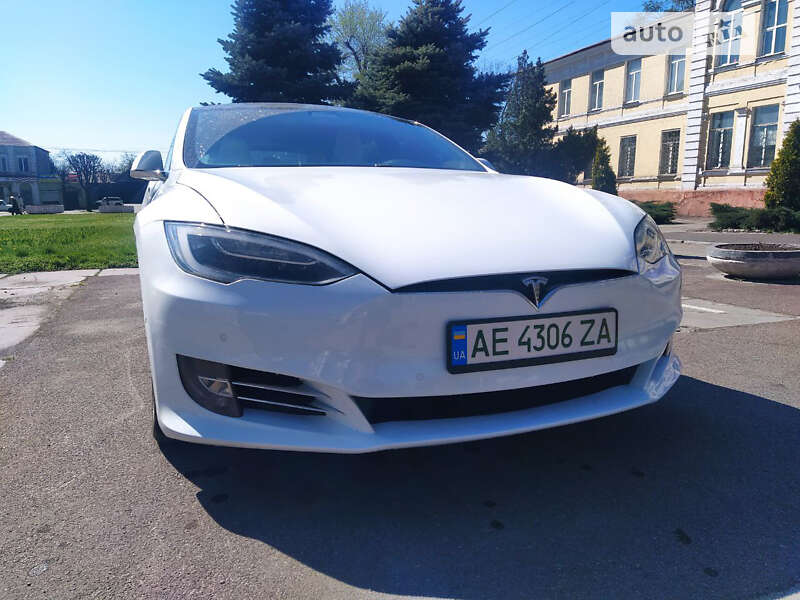 Ліфтбек Tesla Model S 2017 в Кам'янському