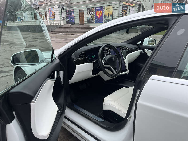 Ліфтбек Tesla Model S 2017 в Кам'янському