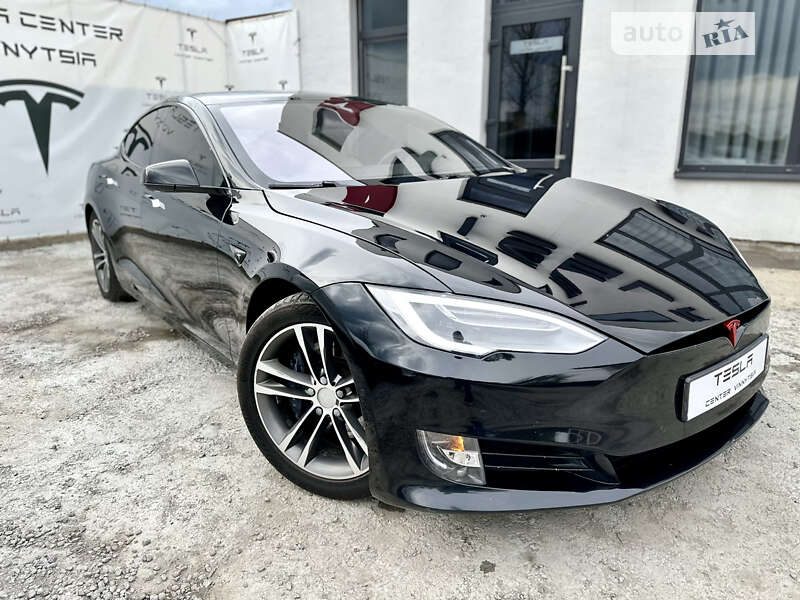 Лифтбек Tesla Model S 2017 в Виннице