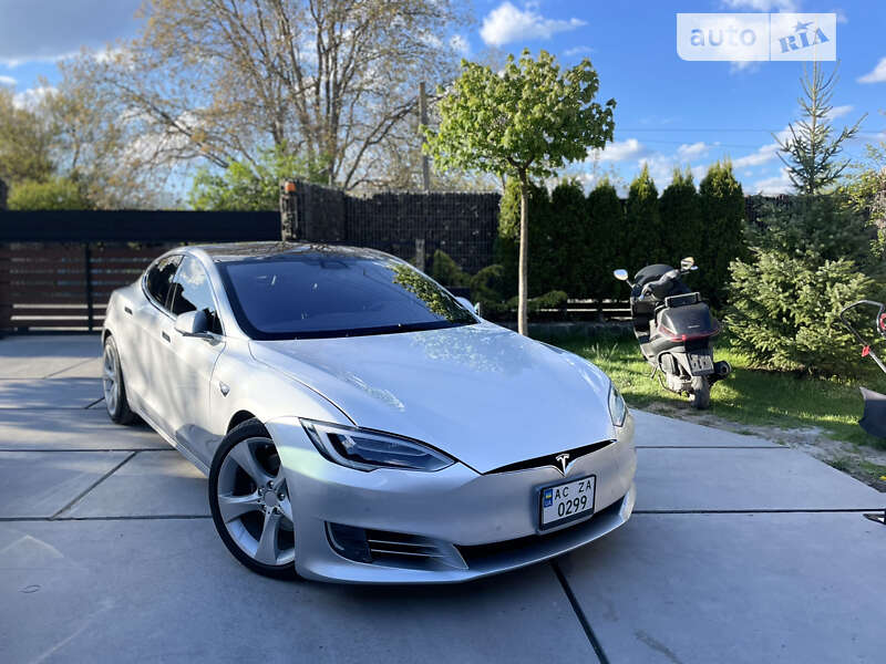Лифтбек Tesla Model S 2018 в Луцке
