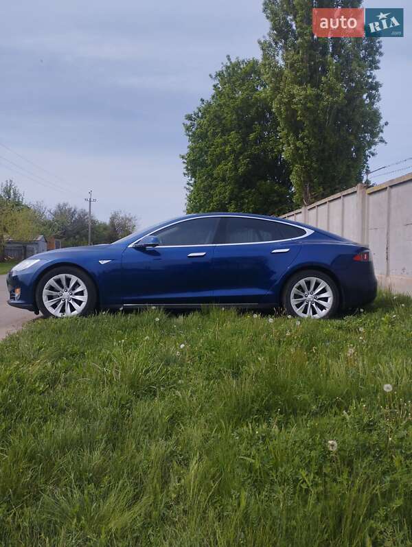Лифтбек Tesla Model S 2016 в Полтаве