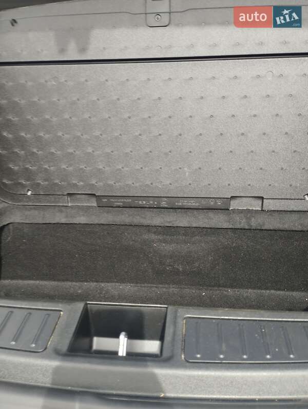 Лифтбек Tesla Model S 2016 в Полтаве