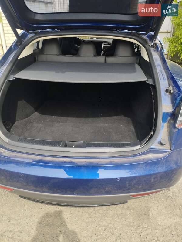 Лифтбек Tesla Model S 2016 в Полтаве