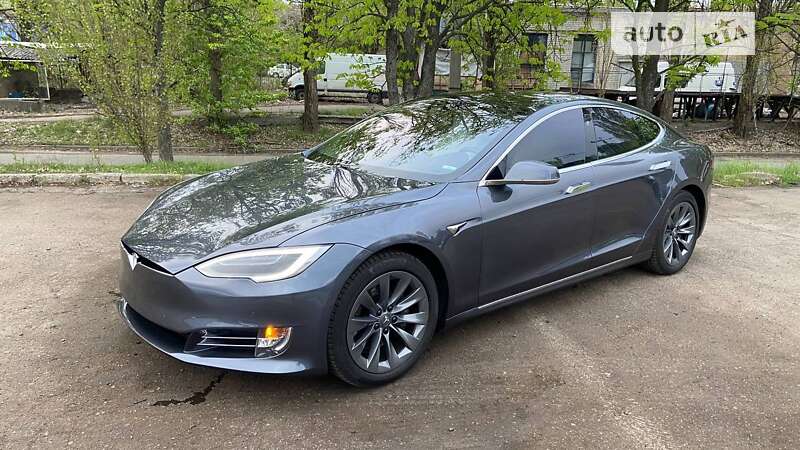 Ліфтбек Tesla Model S 2019 в Києві