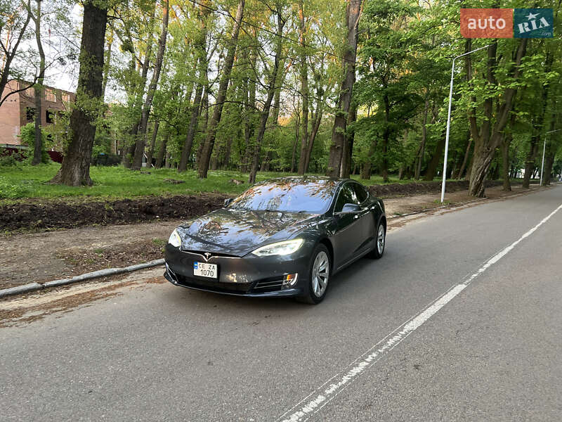 Ліфтбек Tesla Model S 2018 в Чернівцях