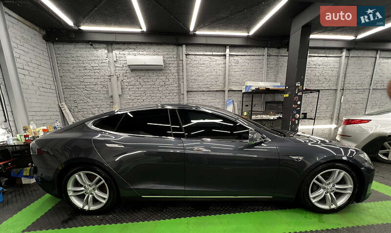 Ліфтбек Tesla Model S 2015 в Харкові