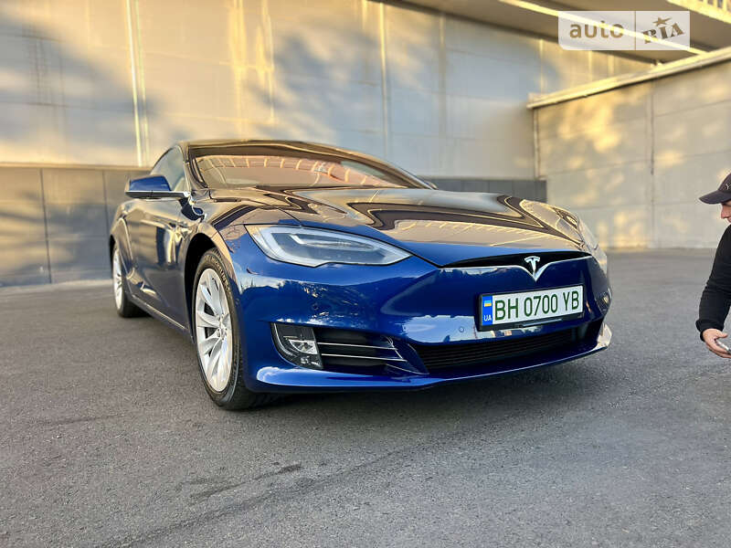 Ліфтбек Tesla Model S 2017 в Одесі
