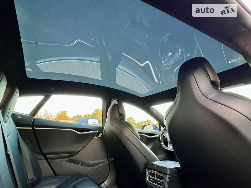 Ліфтбек Tesla Model S 2017 в Одесі