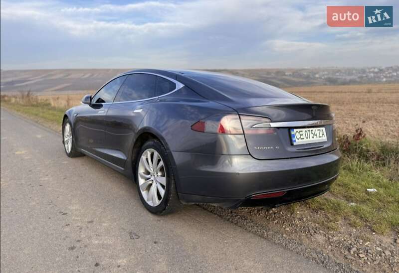 Лифтбек Tesla Model S 2015 в Сторожинце