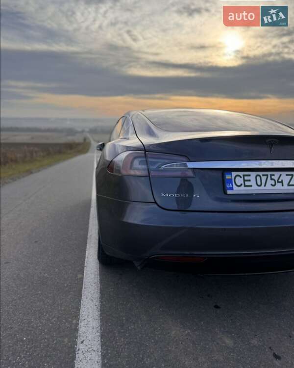 Лифтбек Tesla Model S 2015 в Сторожинце