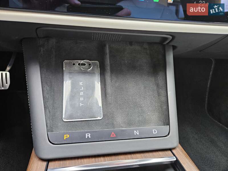 Лифтбек Tesla Model S 2022 в Черновцах