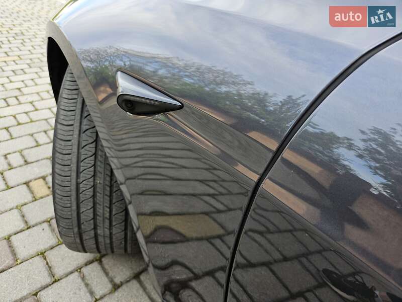 Лифтбек Tesla Model S 2022 в Черновцах
