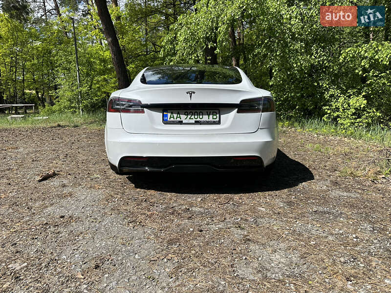 Лифтбек Tesla Model S 2021 в Киеве