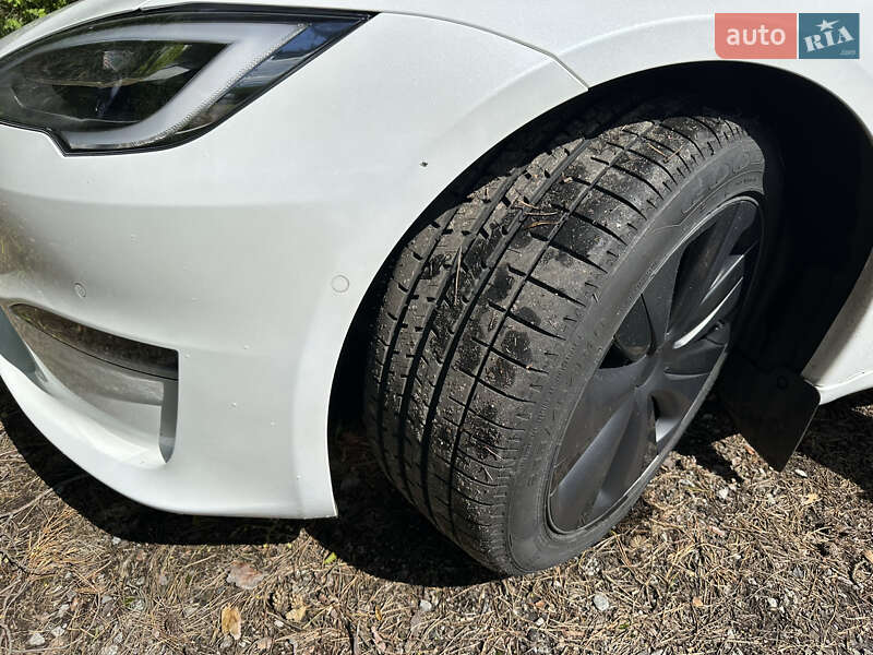 Лифтбек Tesla Model S 2021 в Киеве