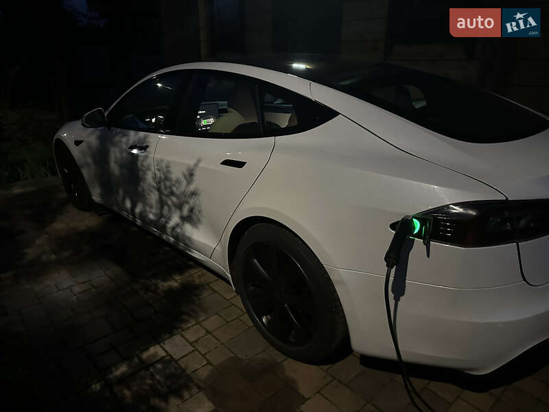 Лифтбек Tesla Model S 2021 в Киеве