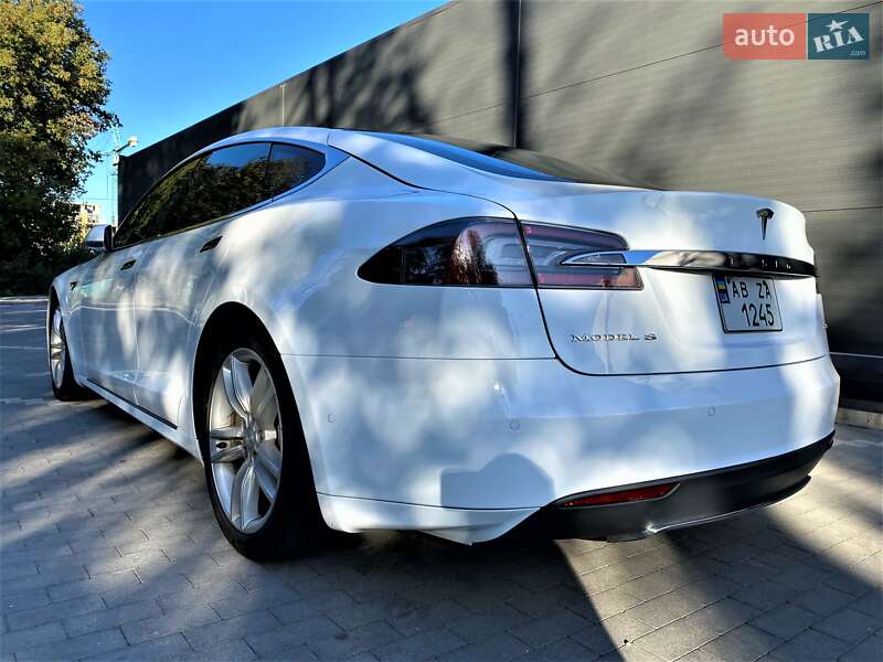 Лифтбек Tesla Model S 2015 в Виннице