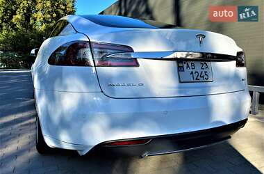 Лифтбек Tesla Model S 2015 в Виннице