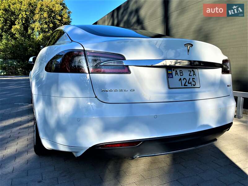 Лифтбек Tesla Model S 2015 в Виннице