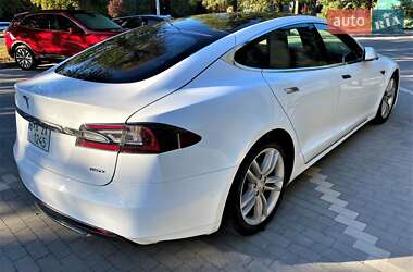 Лифтбек Tesla Model S 2015 в Виннице