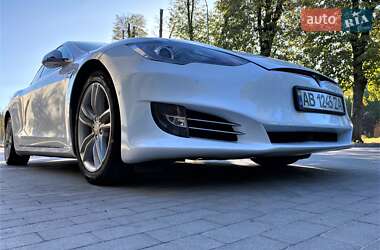Лифтбек Tesla Model S 2015 в Виннице