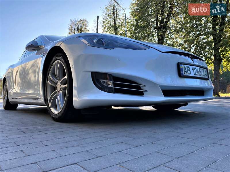 Лифтбек Tesla Model S 2015 в Виннице