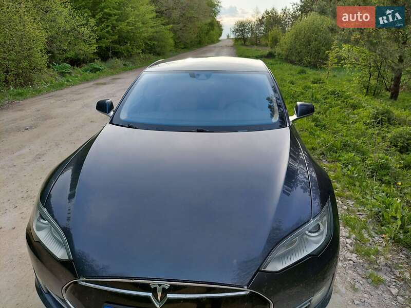 Tesla Model S 2014