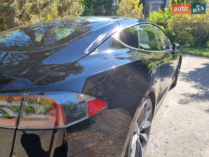 Лифтбек Tesla Model S 2015 в Львове