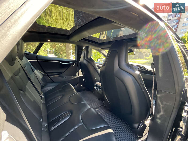 Лифтбек Tesla Model S 2015 в Львове