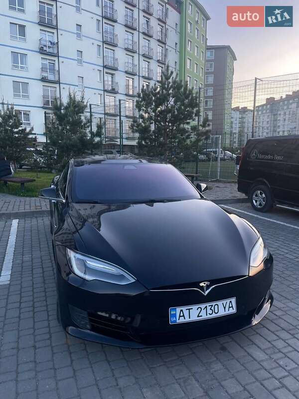 Ліфтбек Tesla Model S 2016 в Івано-Франківську