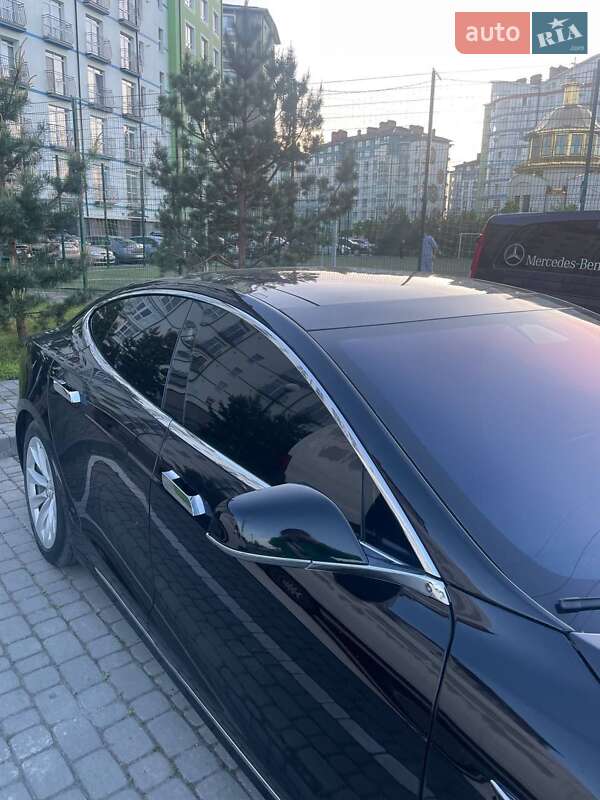 Ліфтбек Tesla Model S 2016 в Івано-Франківську