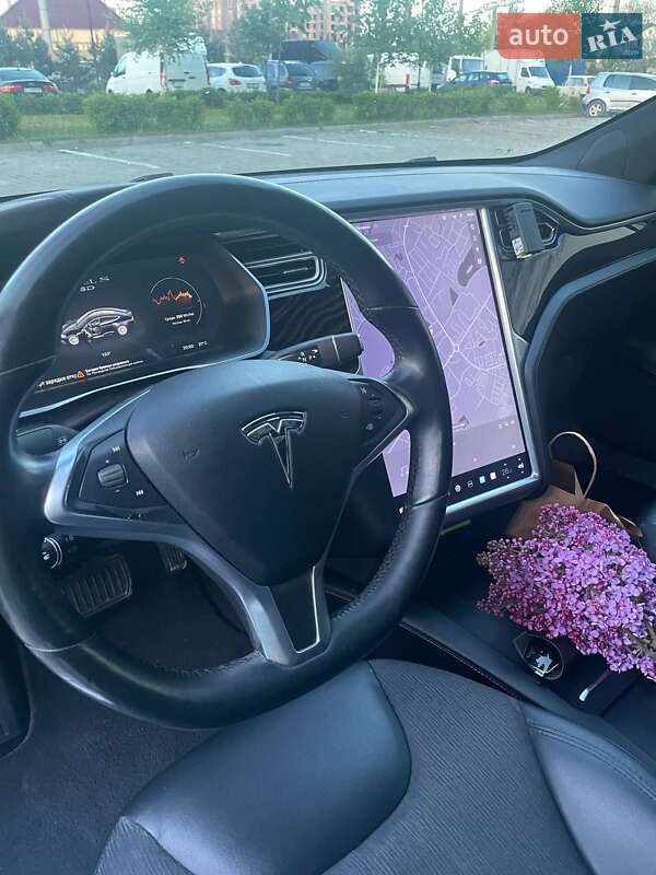 Ліфтбек Tesla Model S 2016 в Івано-Франківську
