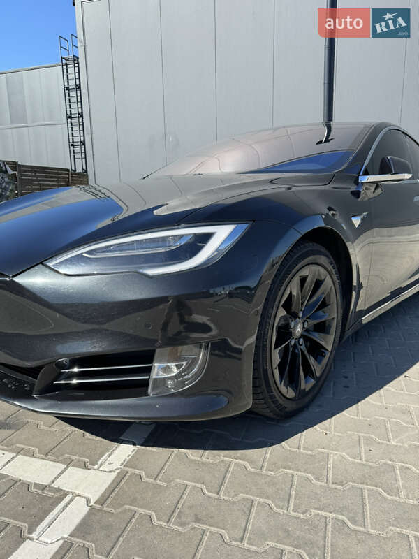 Лифтбек Tesla Model S 2018 в Киеве