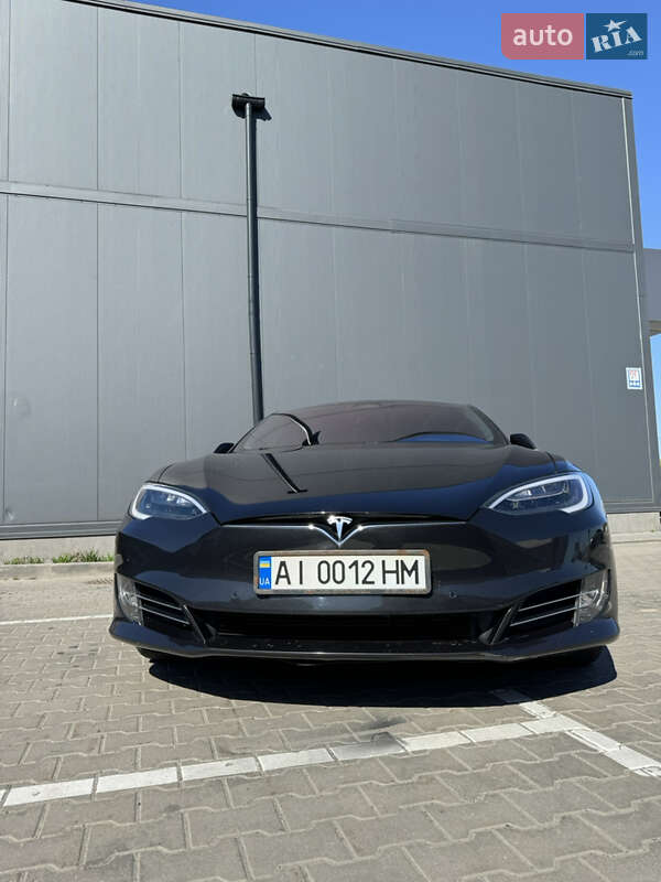 Лифтбек Tesla Model S 2018 в Киеве