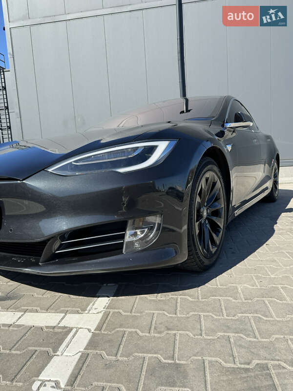 Лифтбек Tesla Model S 2018 в Киеве