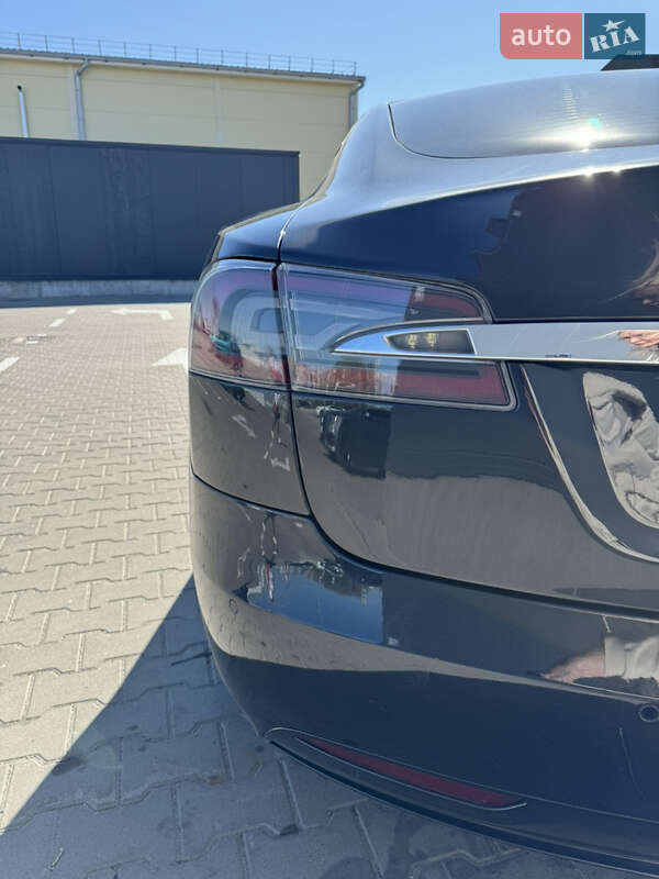 Лифтбек Tesla Model S 2018 в Киеве