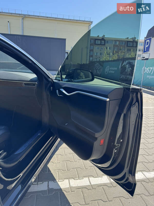 Лифтбек Tesla Model S 2018 в Киеве