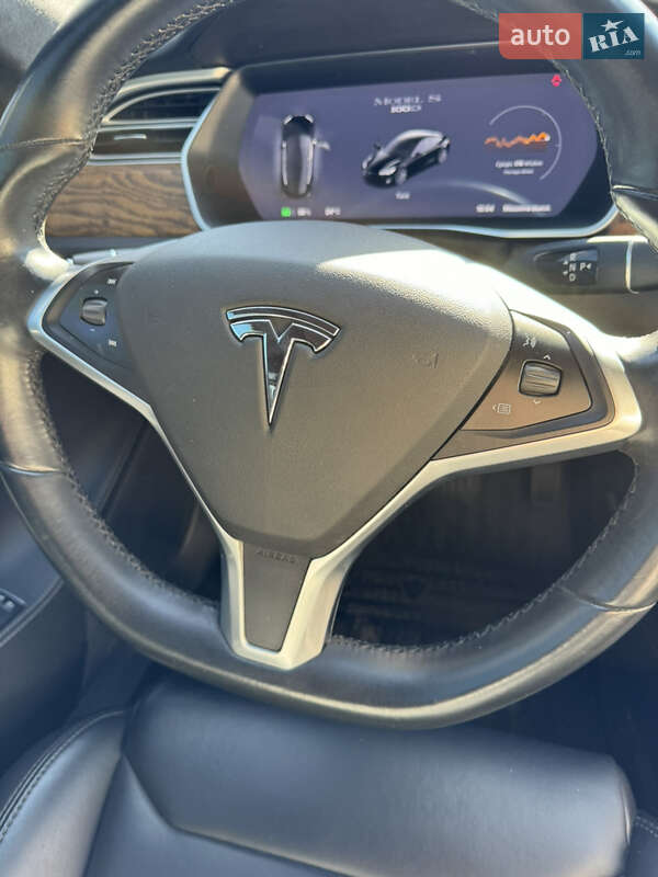 Лифтбек Tesla Model S 2018 в Киеве
