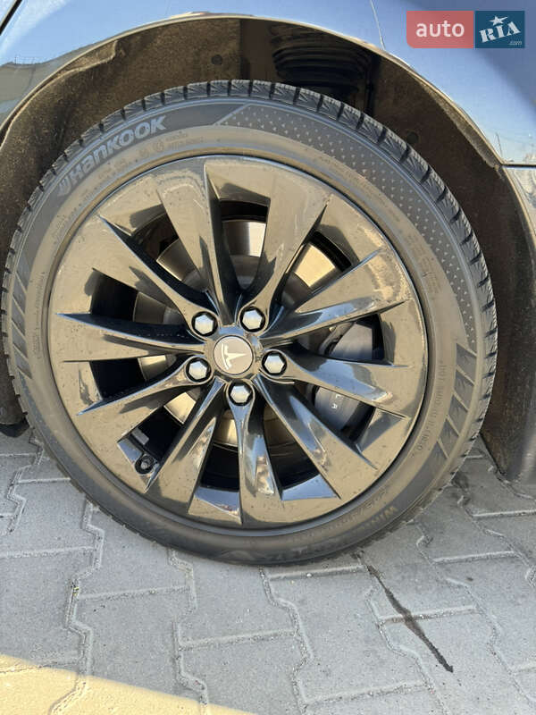 Лифтбек Tesla Model S 2018 в Киеве