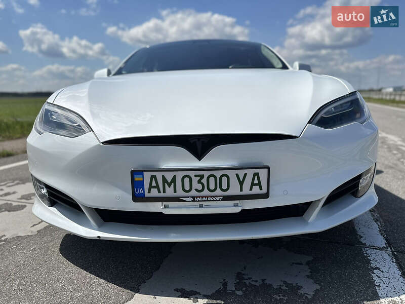 Лифтбек Tesla Model S 2017 в Житомире