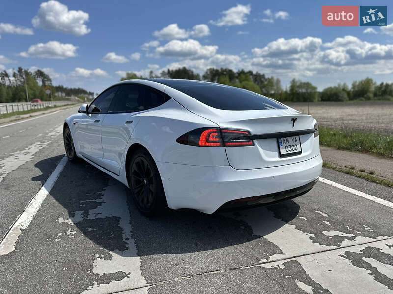 Лифтбек Tesla Model S 2017 в Житомире